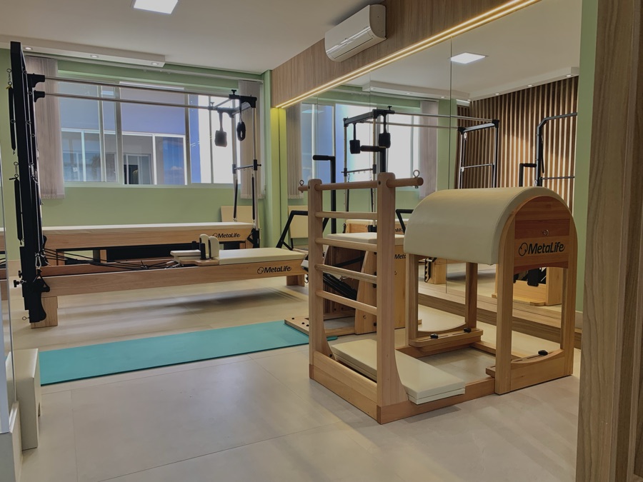 Equipamentos de pilates — reformer e cadillac